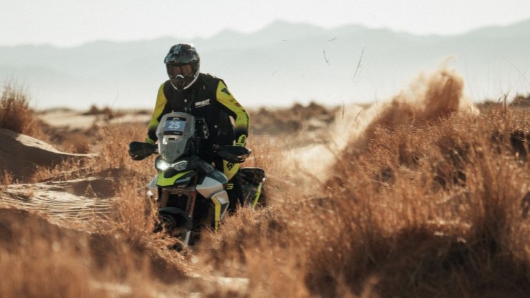 Νίκη του Cervantes στον αγώνα Raid 1000 Dunas με Triumph Tiger 900 Rally Pro